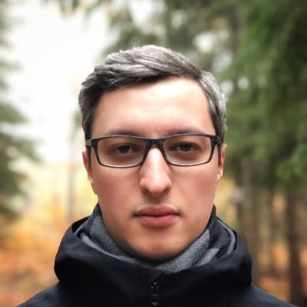 Portrait photo of Lukasz Klis