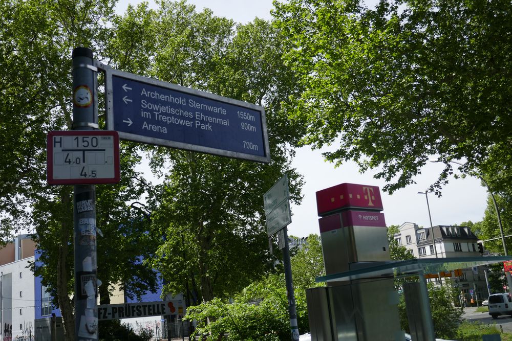 Picture of a navigational sign that points towards the Arena at S Treptower
Park