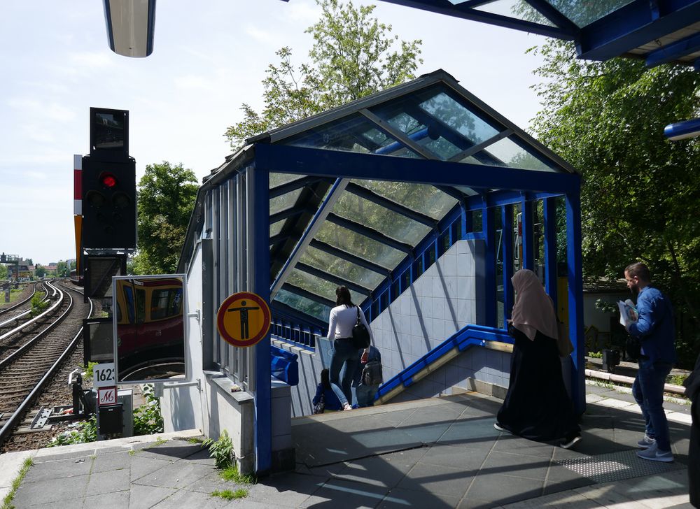 Picture of the front exit on the platform side at S Treptower
Park